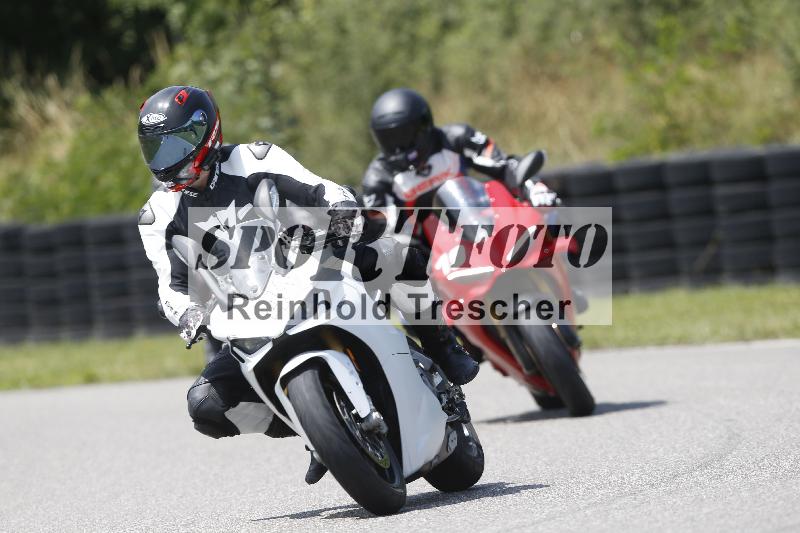 /27 12.06.2025 Ducati Schweiz Trackday Warmup  ADR/blau-bleu/41